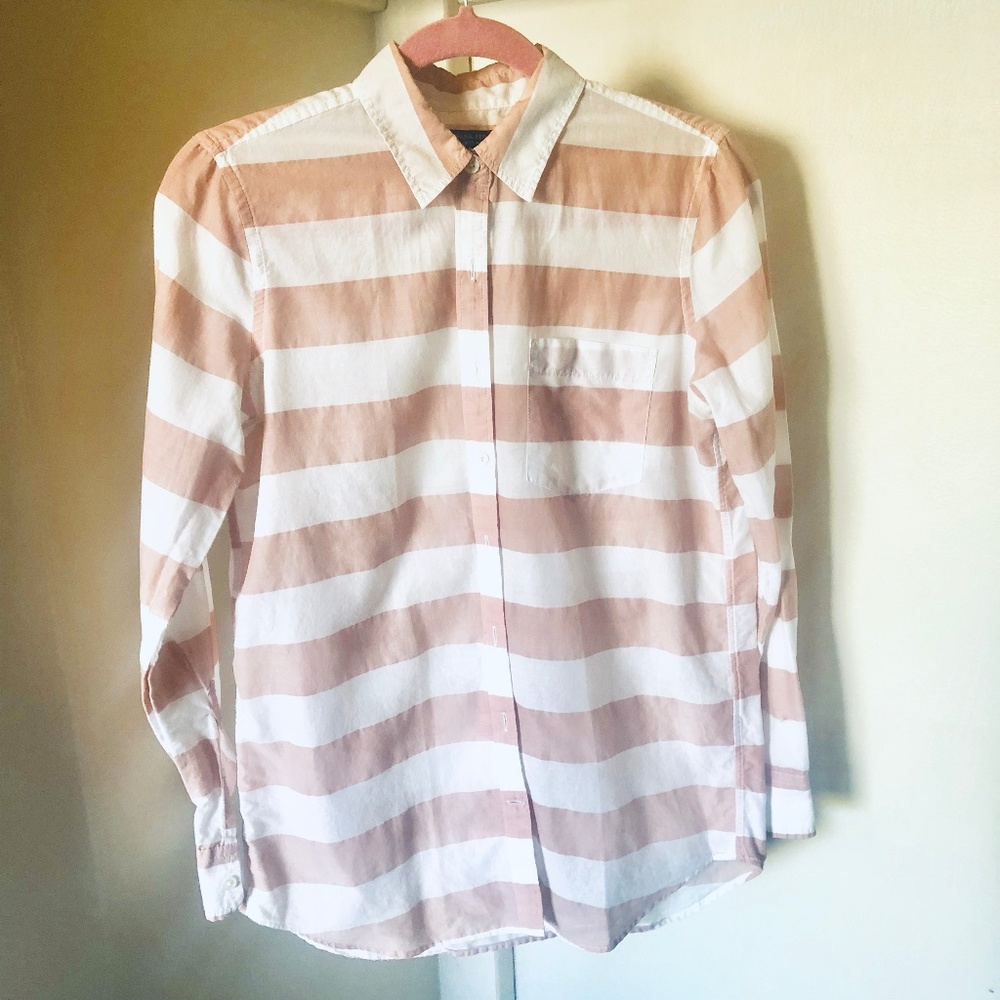 Banana Republic White/Pink Stripe Buttondown Shirt
